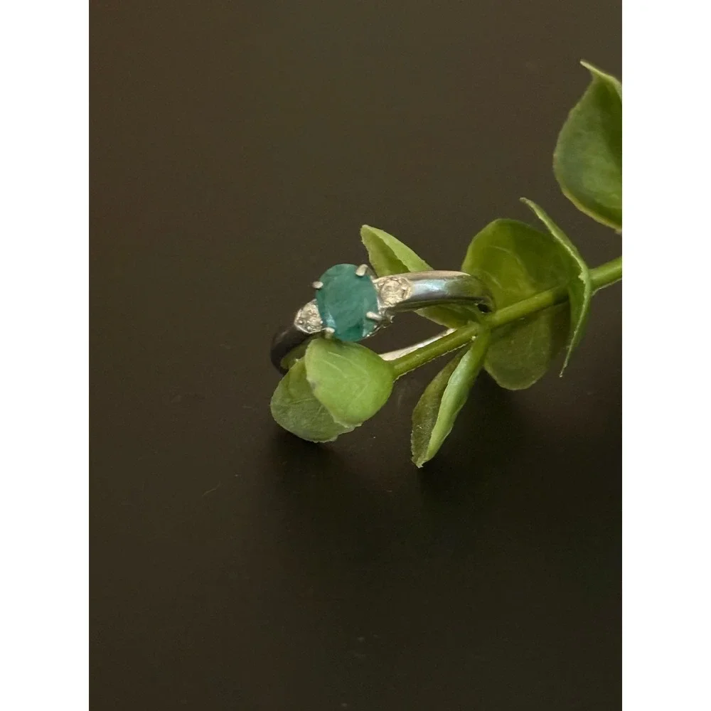 Sterling Silver Oval Green Emerald Three Stone Accent Ring Size 8.5 925 Hallmark